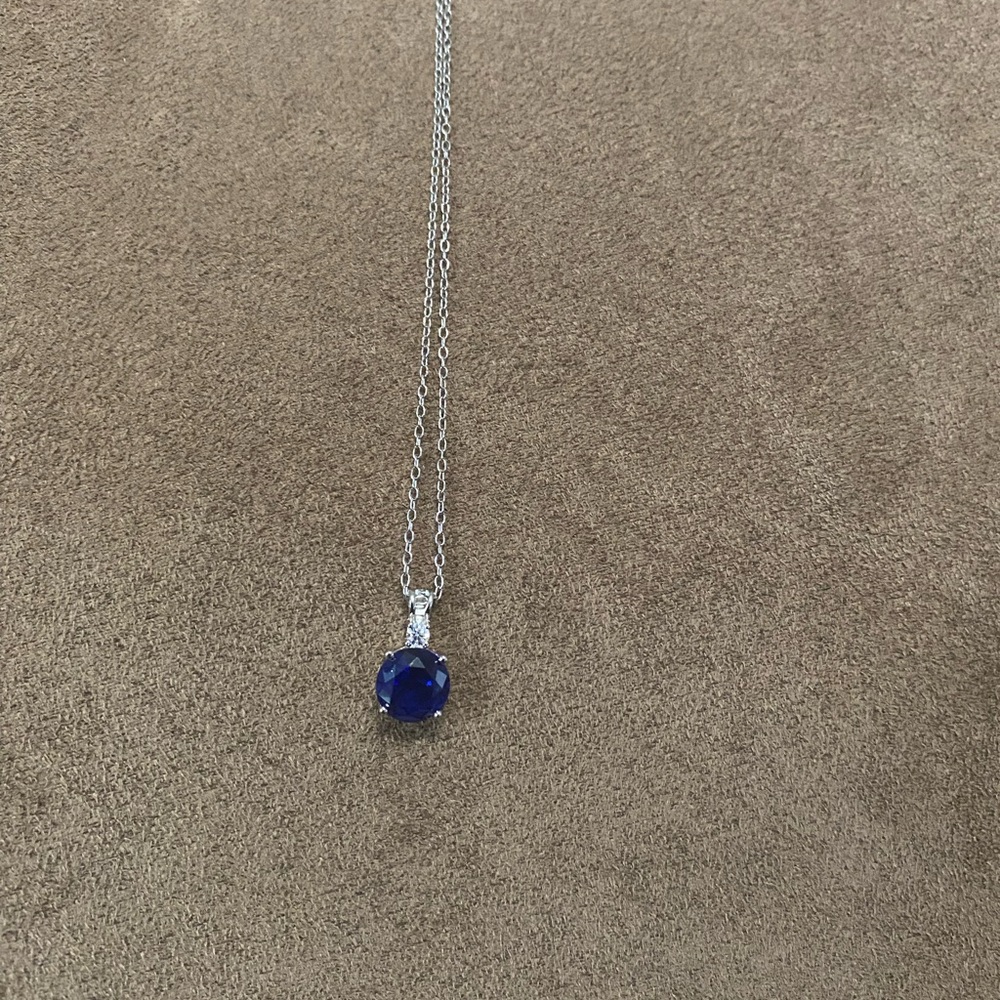 Elegant Silver and Blue Pendant Necklace